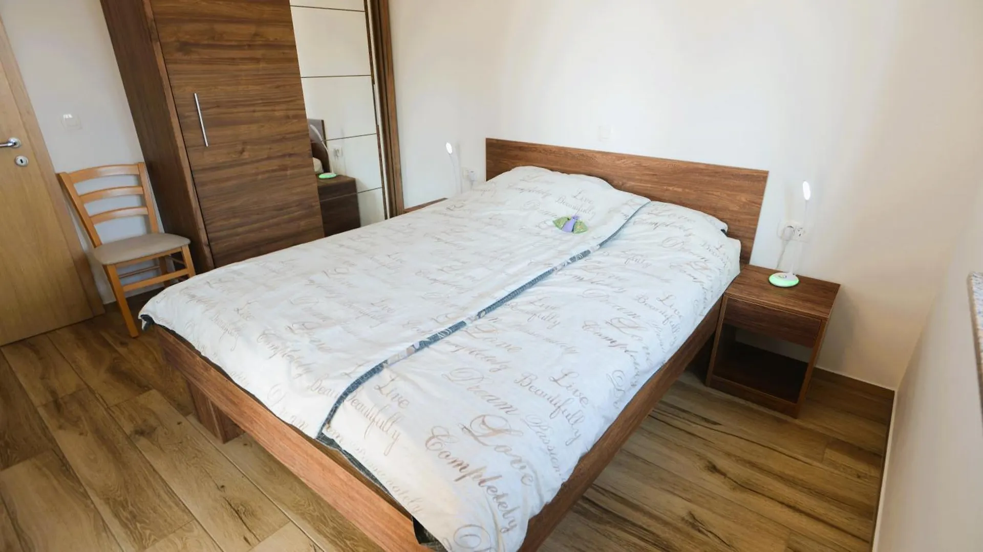 פרמנטורה Apartmaji Valentina